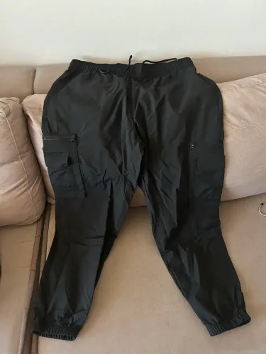 Calça de tactel 