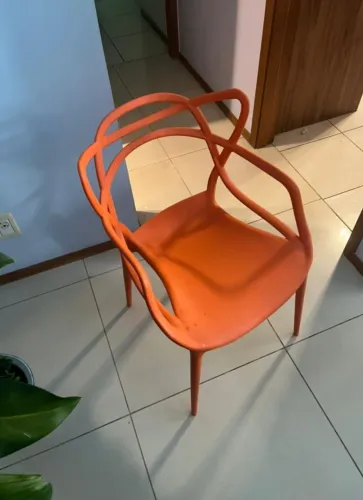 Cadeira Alegra em polipropileno original. 