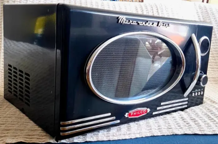 Micro-ondas Philco 28 Litros Retrô Preto (PMR28P) 220V