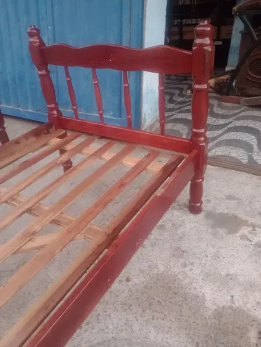 Cama de solteiro de madeira maciça 399,00