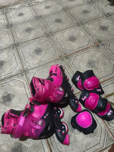 Patins rosa e preto 