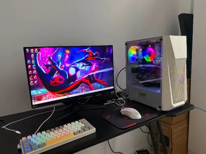 PC Gamer Ryzen 5 4500, 16GBs + RTX 3060 12GBs. Monitor 24 Pol. 180Hz Completo