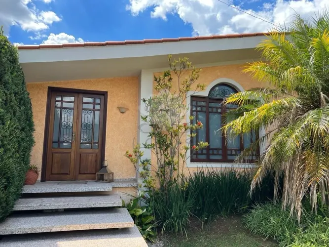 Casa para alugar em Atibaia - AV. Santana