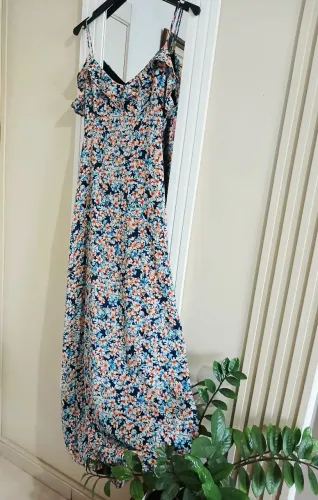 VESTIDO em tecido para o verão