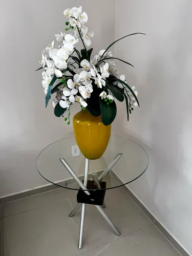 Mesa lateral Jacaúna 80 X 80 X 65cm - Em excelente estado!