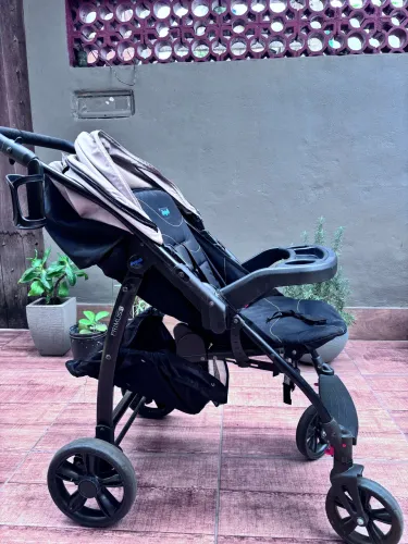Carrinho de bebê burigotto semi novo