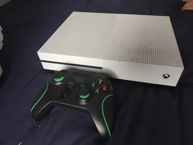 Xbox one s 500 gb (sem o controle)
