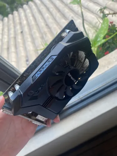 Placa de vídeo AMD R7 250 2GB