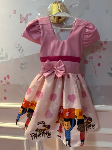 Vestido temático infantil três palavrinhas 