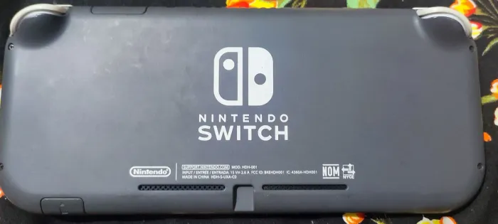 Nintendo Switch Lite Cinza - Ótimo Estado | Pronto para Jogar!