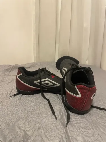 Chuteira umbro society
