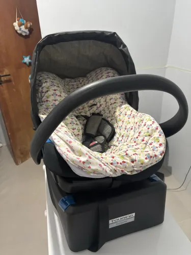 Vendo bebê conforto com base da Burigotto Touring