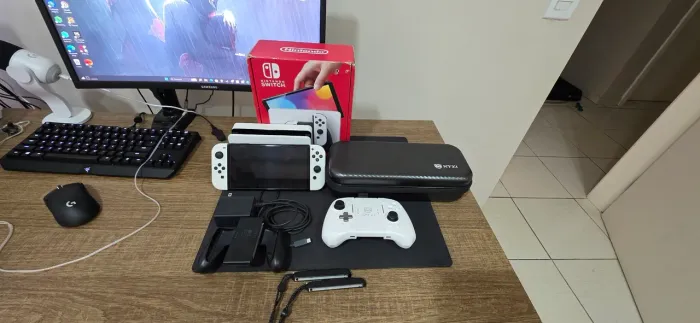 Nintendo switch Oled+ case+ par de joycon+ pelicula de vridro