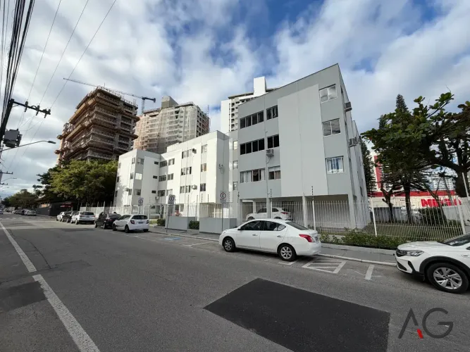 Apartamento para aluguel tem 65 m² com 2 quartos em Kobrasol - São José - SC
