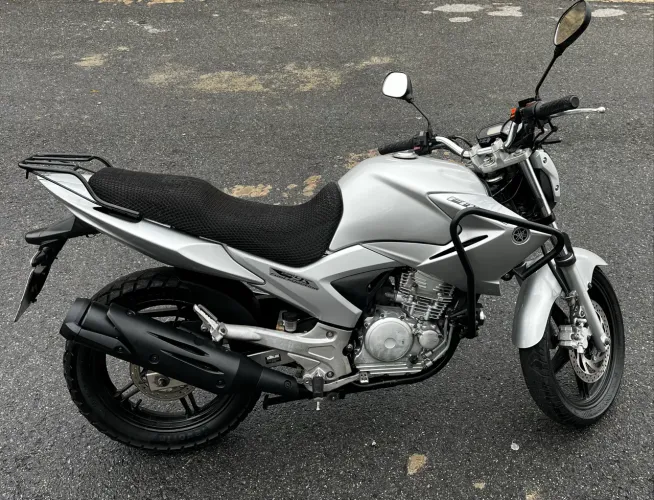 Yamaha Fazer 250 - 2012 - Prata - Gasolina