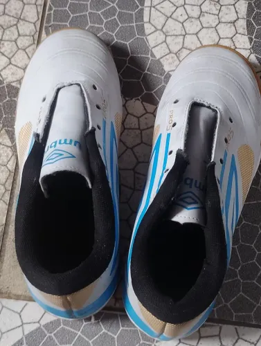 Vendo uma chuteira futsal