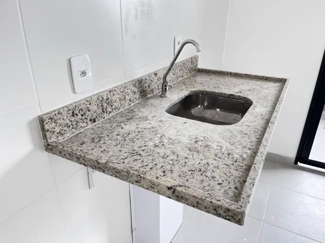 Pia/Bancada de Granito 120x60 cm com Cuba Inox e Torneira