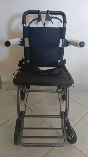 Cadeira de rodas dobrável