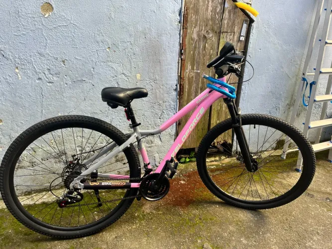 Vendo bike feminina nova 3 mês de uso