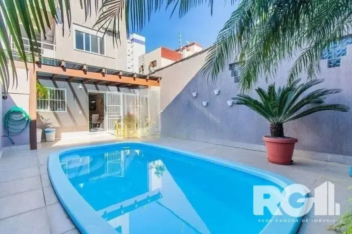 Casa com piscina, 3 suítes, desocupada, Rua Leite de Castro- Jardim Itu Sabará