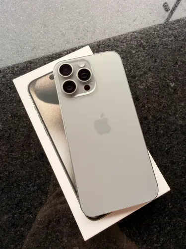 iPhone 15 Pro Max - 256gb - 85% de bateria