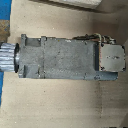 Vendo-se servo motor siemens bem conservada