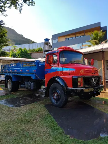 Caminhão tánque Pipa.