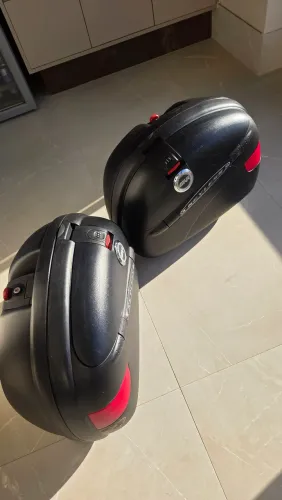 Baús Givi Laterais 41L Keyless Preto (PAR) - Givi