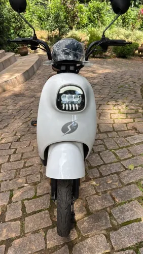 Scooter Elétrica Shiver - Estilo Retrô Premium