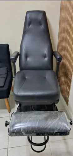 Vendo cadeira de Podologia