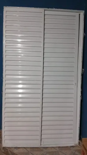 Porta balcão 2,10 x 1,20