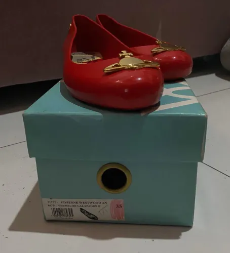 Vendo Melissa usada, edição de collab Viviene Westwood, bom estado, tamanho 35