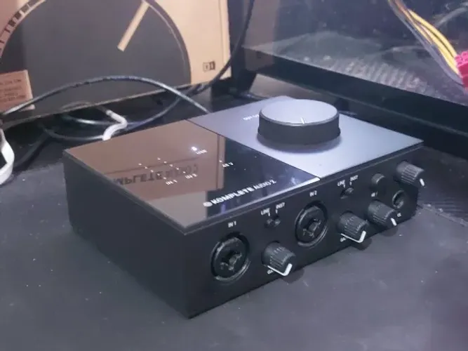 Áudio Komplete Audio 2 (Native Instruments) - Com Caixa