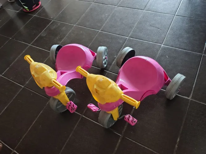2 Velocípede rosa para crianças