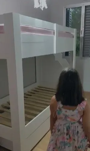 Beliche infanto juvenil com 2 gavetões e escada com 4 gavetas