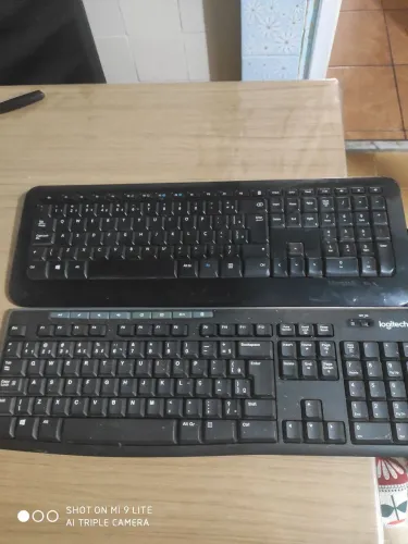Dois teclados wireless Logitech e Microsoft