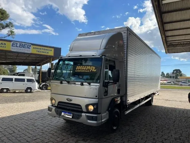 ford cargo 816 ano 2017 com bau de 9 metros toco 3/4