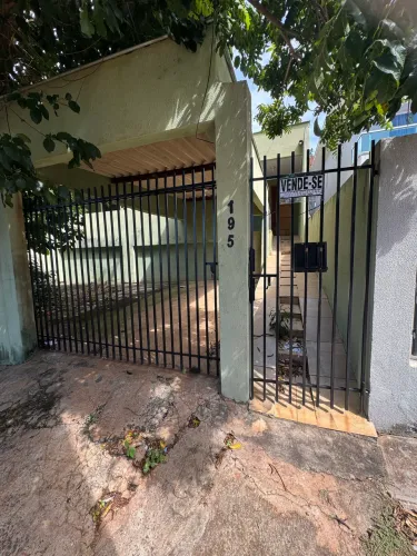 Vendo ou alugo  casa no Jardim Paris ( frente 10 metros )