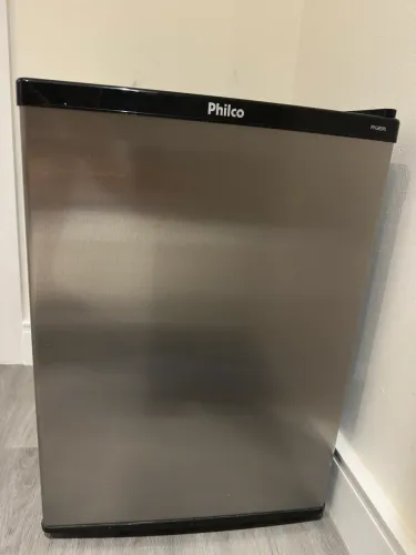 Frigobar semi novo