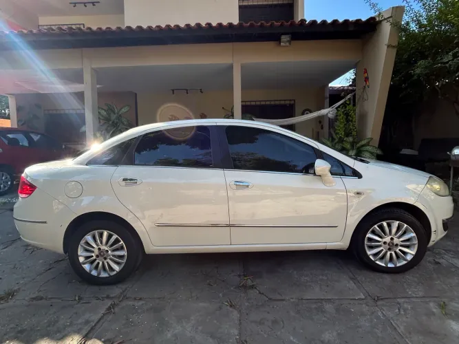 Fiat Linea Essence Dualogic 1.8 Flex 16V 4P 2015