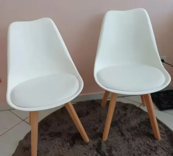 (ULTIMA UNIDADE)Cadeiras Jantar Eames Wood Leda Design Estofada Branca