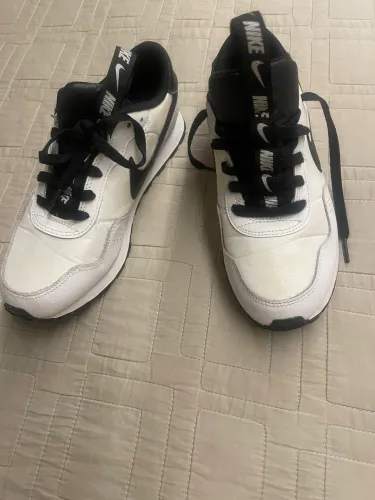 Tênis Nike, tamanho 35. Pouco usado