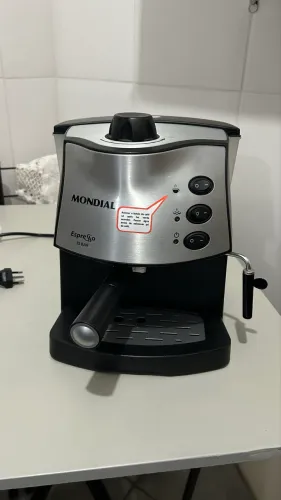 Máquina de Café Expresso Mondial C-08