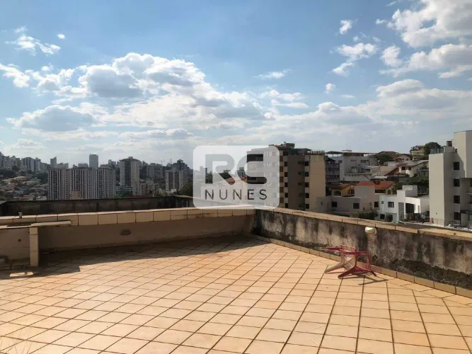 Cobertura com área de 300m², 04 Quartos, 02 Suítes, e 02 Vagas, no Bairro Santa Lúcia - Be