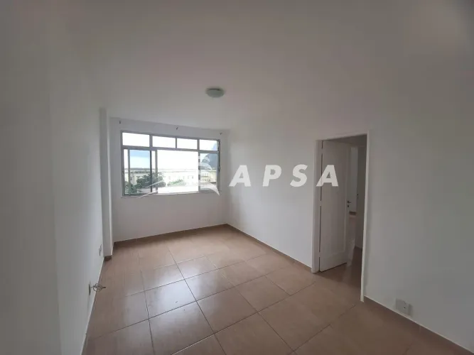 EXCELENTE APARTAMENTO LOCALIZADO EM BOTAFOGO, NA RUA LAURO MULLER, EM UMA DAS REGIÕES MAIS