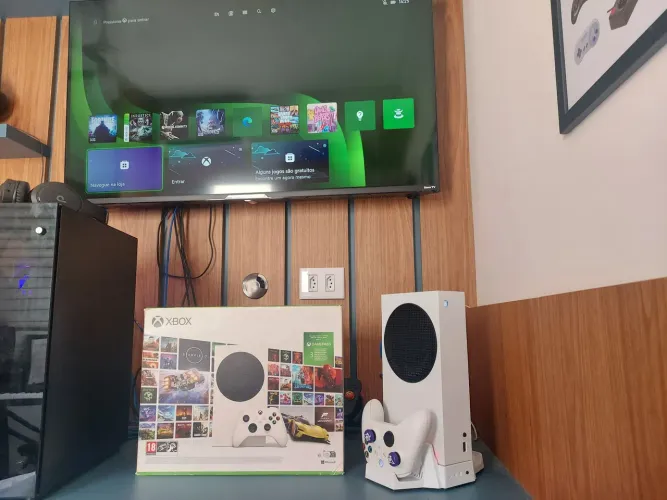 Xbox Series S 512gb com diversos acessorios