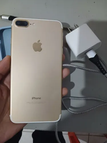 Iphone 7 plus bem conservado, bateria 100%, 64 gigas