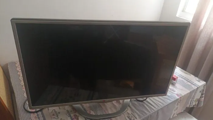 Tv 32 LG polegadas ( Não é smart )