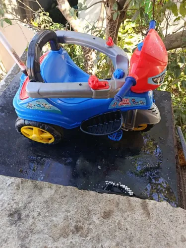 Vende-se motoca 