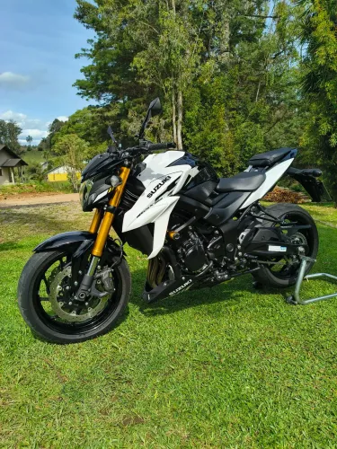 Suzuki Gsx s 750